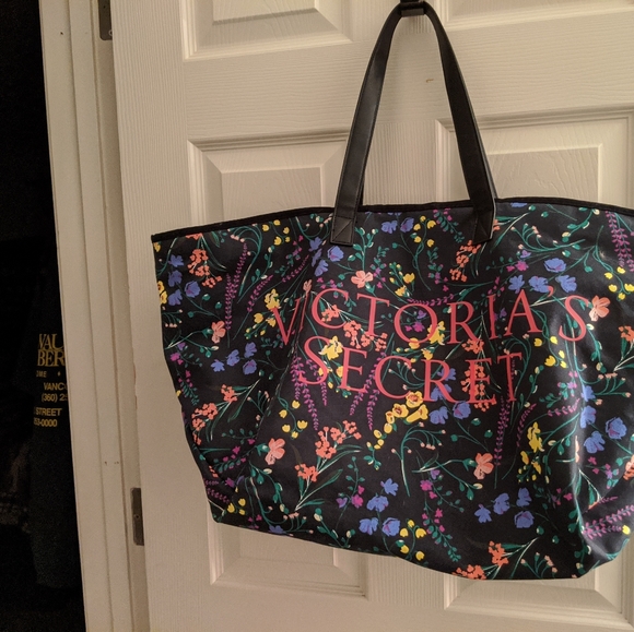 Victoria secret oversized Tote Bag 2019 edition - Picture 3 of 5
